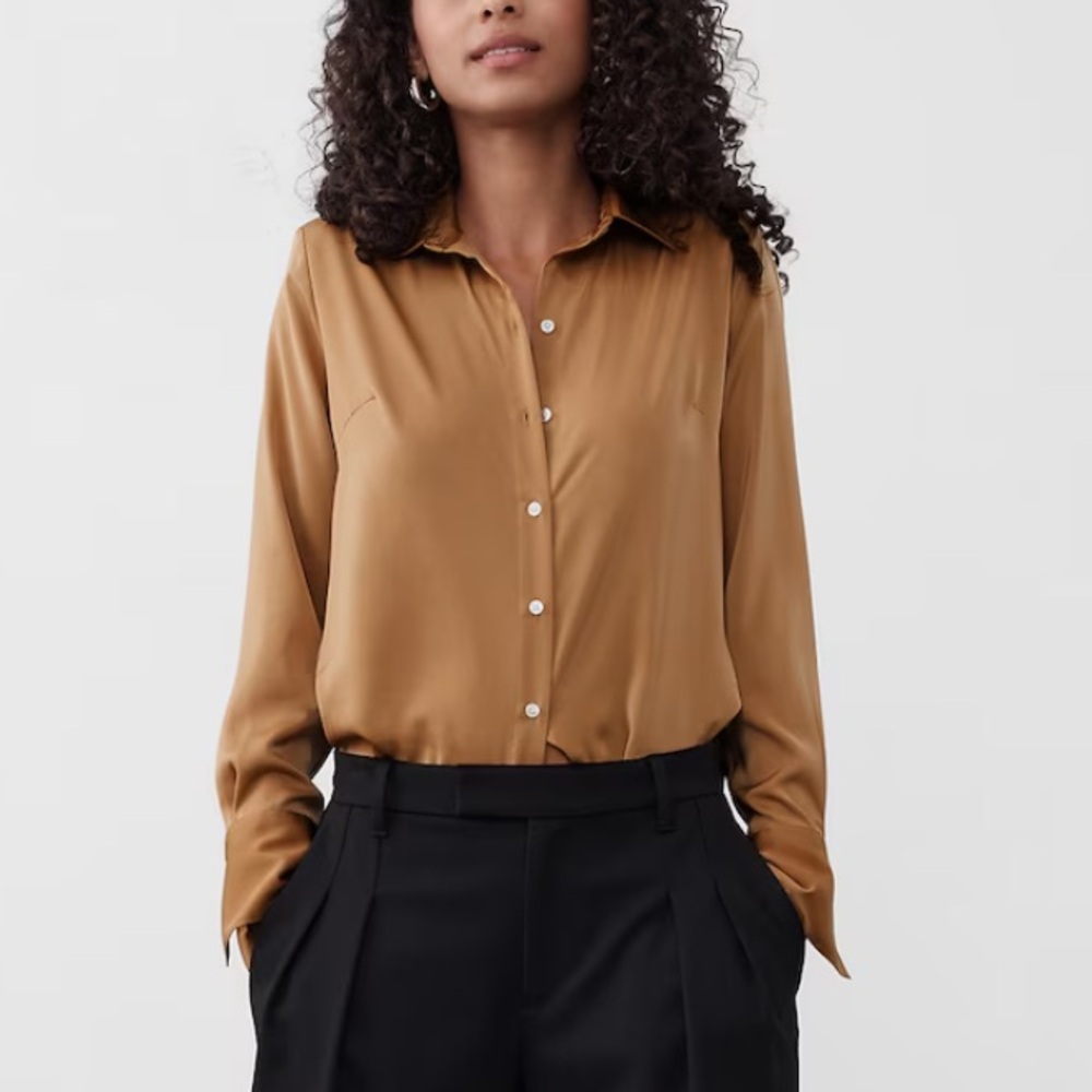 NWT! Banana Republic Satin Classic Shirt (Color: Afternoon Latte)